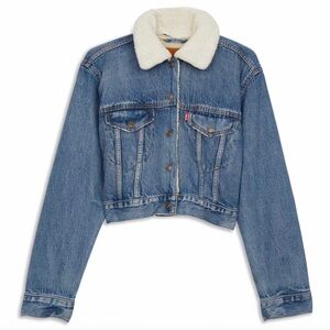 NWOT Levi’s Cropped Sherpa Trucker Jacket